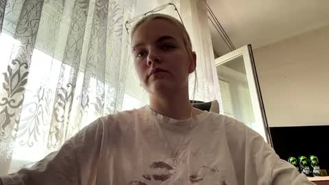 Snapshot of santinalabonne chatting on May 30, 10:34 am Rina online show from May 30, 10:34 am