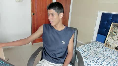 Snapshot of santos_desire chatting on November 13, 3:27 am santos_desire online show from November 13, 3:27 am