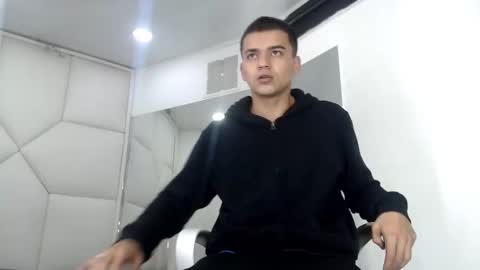 Snapshot of santtiibuck chatting on March 1, 11:45 am SanttiiBuck online show from March 1, 11:45 am