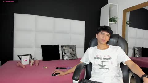 Snapshot of santy_carrington chatting on December 4, 8:40 pm Santiago Carrington online show from December 4, 8:40 pm