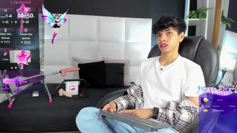 Snapshot of santy_carrington chatting on December 18, 10:02 pm Santiago Carrington online show from December 18, 10:02 pm