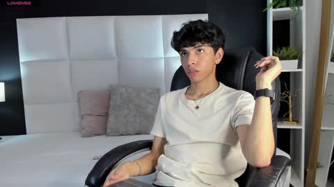 Snapshot of santy_carrington chatting on December 20, 8:45 pm Santiago Carrington online show from December 20, 8:45 pm