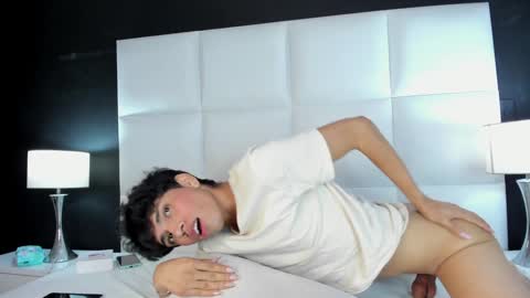 Snapshot of santy_carrington chatting on December 20, 11:47 pm Santiago Carrington online show from December 20, 11:47 pm