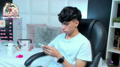 Snapshot of santy_carrington chatting on December 27, 10:37 pm Santiago Carrington online show from December 27, 10:37 pm