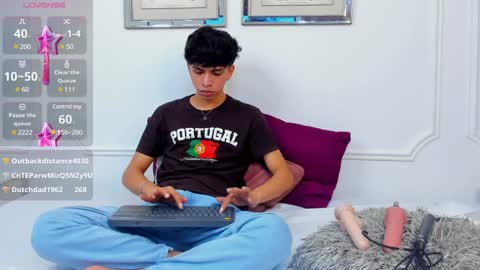 Snapshot of santy_carrington chatting on January 4, 11:17 pm Santiago Carrington online show from January 4, 11:17 pm