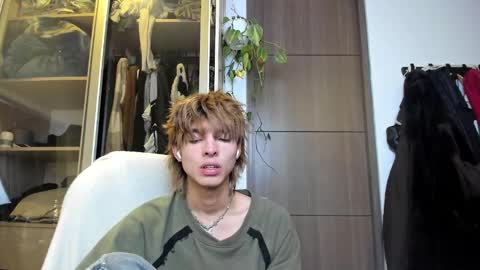 Snapshot of santy_kitty chatting on February 19, 3:28 am kitty online show from February 19, 3:28 am