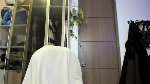 Snapshot of santy_kitty chatting on March 4, 5:53 am kitty online show from March 4, 5:53 am