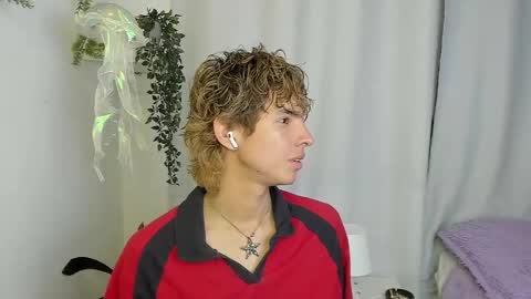 Snapshot of santy_kitty chatting on October 8, 3:15 am kitty online show from October 8, 3:15 am