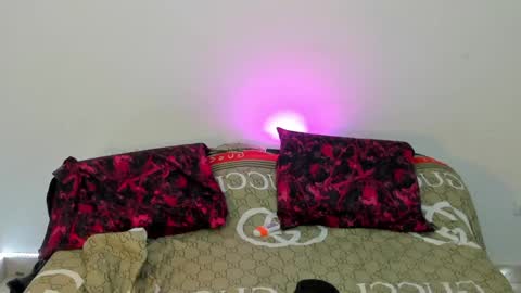 Snapshot of santy_of1 chatting on April 30, 1:17 pm santy_of1 online show from April 30, 1:17 pm