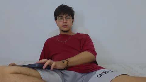 Snapshot of santybig18 chatting on February 4, 5:53 am santybig18 online show from February 4, 5:53 am