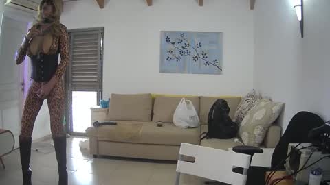 Snapshot of sapir_b chatting on February 12, 7:02 am Sapir online show from February 12, 7:02 am