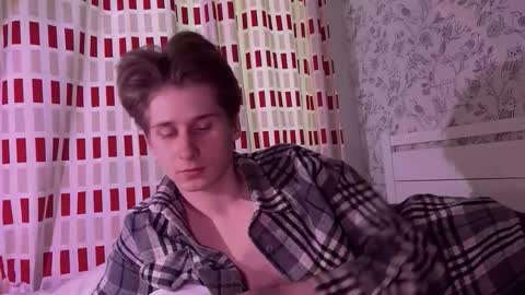 Snapshot of sapph1res chatting on March 1, 6:04 am sapph1res online show from March 1, 6:04 am