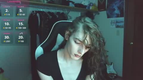 Snapshot of sapphicvoid chatting on July 4, 3:56 am Jade online show from July 4, 3:56 am