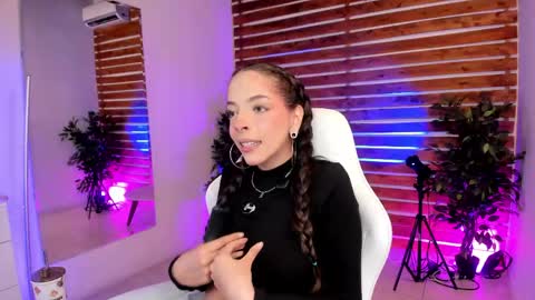 Snapshot of sapphire_venus chatting on April 27, 12:52 am Valerin online show from April 27, 12:52 am