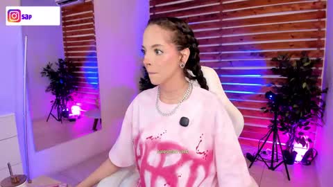Snapshot of sapphire_venus chatting on April 29, 2:37 am Valerin online show from April 29, 2:37 am