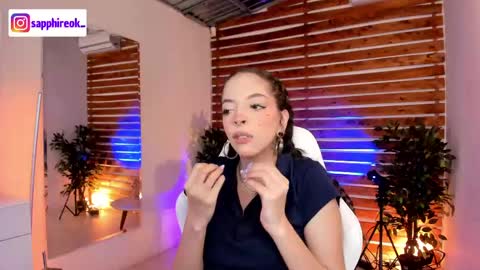 Snapshot of sapphire_venus chatting on May 2, 1:21 am Valerin online show from May 2, 1:21 am