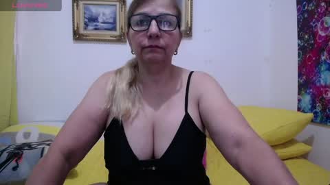 Snapshot of sara211 chatting on April 26, 4:59 pm sara online show from April 26, 4:59 pm