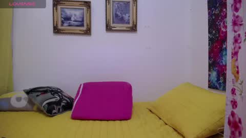 Snapshot of sara211 chatting on April 27, 12:47 pm sara online show from April 27, 12:47 pm