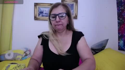 Snapshot of sara211 chatting on May 1, 3:16 pm sara online show from May 1, 3:16 pm