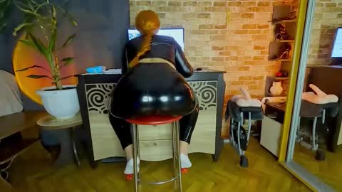 sara  foxy online show from February 1, 2:10 am