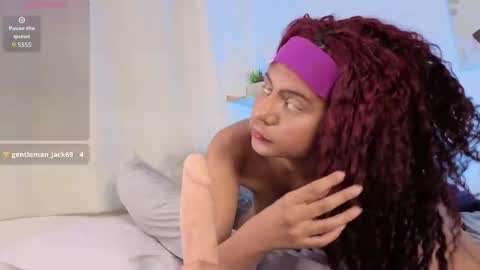 Snapshot of sara_brown04 chatting on February 25, 11:36 pm Sara online show from February 25, 11:36 pm