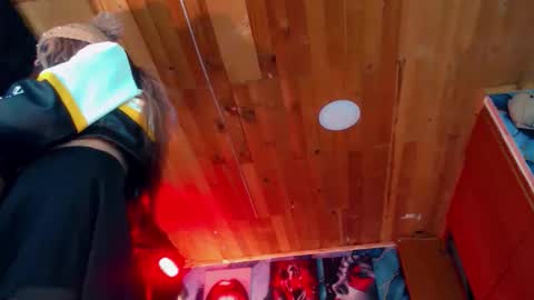 sara_buck online show from April 15, 6:09 am