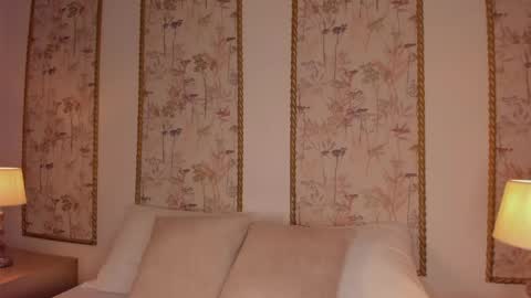 Snapshot of sara_castro24 chatting on May 28, 8:28 pm Sara online show from May 28, 8:28 pm