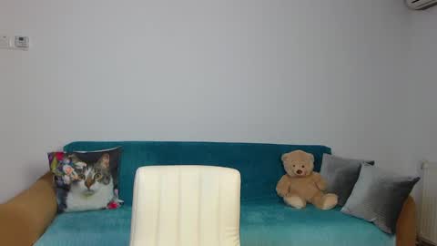 Snapshot of sara_daisy chatting on December 4, 6:06 pm Im Sara I am happy to be here  online show from December 4, 6:06 pm