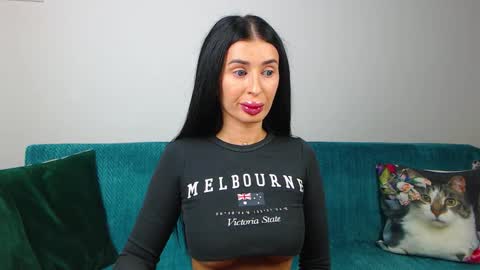 Snapshot of sara_daisy chatting on September 29, 4:56 pm Im Sara I am happy to be here  online show from September 29, 4:56 pm