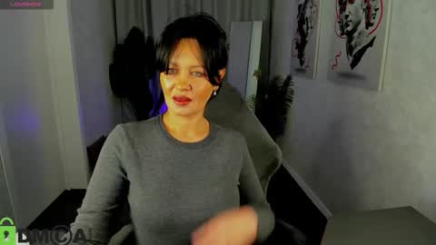 Snapshot of sara_devills chatting on January 14, 9:37 am Sara online show from January 14, 9:37 am