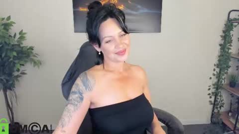 Snapshot of sara_devills chatting on July 10, 7:56 am Sara online show from July 10, 7:56 am