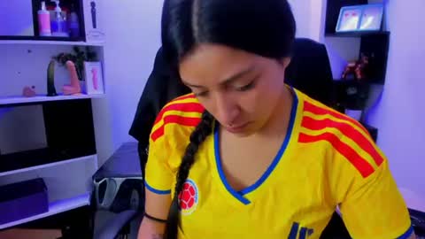 Snapshot of sara_honny chatting on June 23, 2:15 pm sara_honny online show from June 23, 2:15 pm