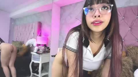 Snapshot of sara_lee7 chatting on October 8, 9:01 pm sara lee7 online show from October 8, 9:01 pm