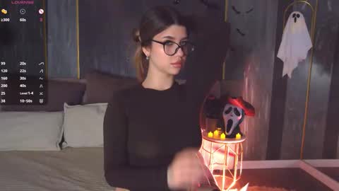 Sara online show from October 28, 4:31 pm