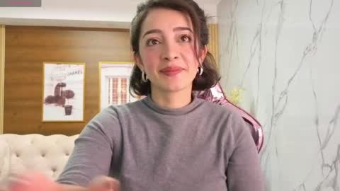 Sara  online show from May 25, 2:01 pm