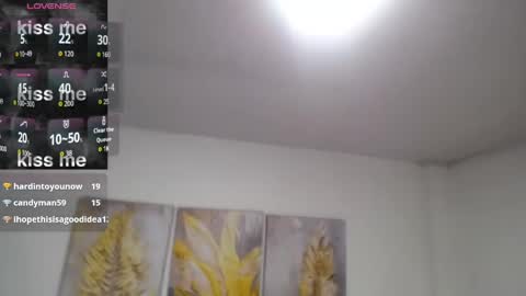 Snapshot of sara_marrisson chatting on April 28, 2:27 am Sara online show from April 28, 2:27 am