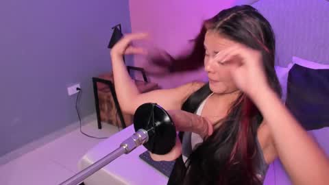 Snapshot of sara_rhoades_ chatting on May 19, 8:15 pm Sara online show from May 19, 8:15 pm