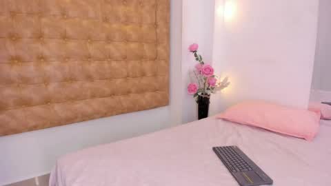 Snapshot of sara_sm1th_ chatting on April 23, 12:29 pm sara_sm1th_ online show from April 23, 12:29 pm