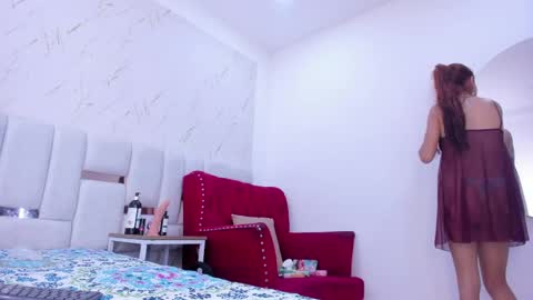 Snapshot of sara_sm1th_ chatting on May 17, 1:07 pm sara_sm1th_ online show from May 17, 1:07 pm