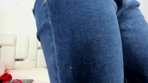 Snapshot of sara_sm1th_ chatting on May 22, 12:00 pm sara_sm1th_ online show from May 22, 12:00 pm