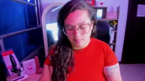 sara_thonson_ online show from November 11, 3:17 am