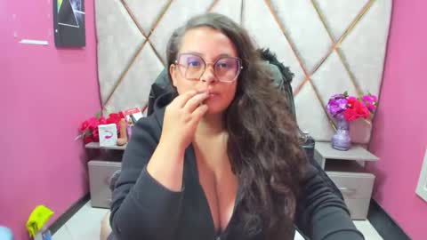 sara_thonson_ online show from February 3, 3:04 am