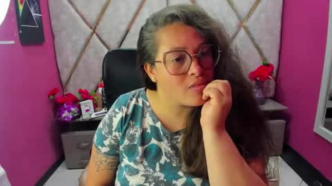 Snapshot of sara_thonson_ chatting on April 18, 4:16 am sara_thonson_ online show from April 18, 4:16 am