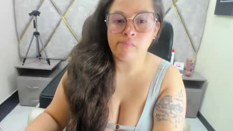 Snapshot of sara_thonson_ chatting on May 13, 3:48 am sara_thonson_ online show from May 13, 3:48 am