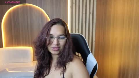 Snapshot of saraah_tx chatting on September 23, 1:25 pm Online 800 to 1400 online show from September 23, 1:25 pm