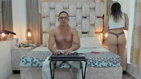 Snapshot of saraandjhony chatting on December 6, 12:38 pm saraANDyoni online show from December 6, 12:38 pm