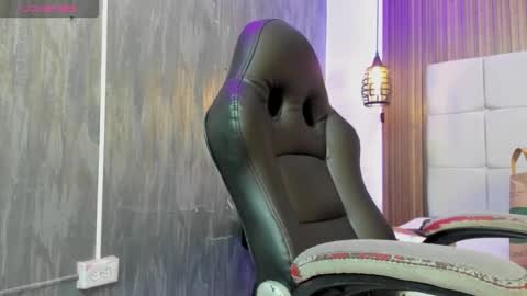   online show from January 18, 11:03 am