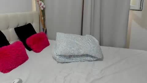 Snapshot of saradusk chatting on July 1, 3:19 am Sara online show from July 1, 3:19 am