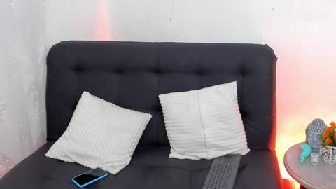 Snapshot of sarah_and_nicolle chatting on December 19, 3:18 am Sarah Redhair  Nicolle Black hair  online show from December 19, 3:18 am