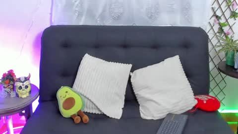 Snapshot of sarah_and_nicolle chatting on January 11, 11:24 pm Sarah Redhair  Nicolle Black hair  online show from January 11, 11:24 pm